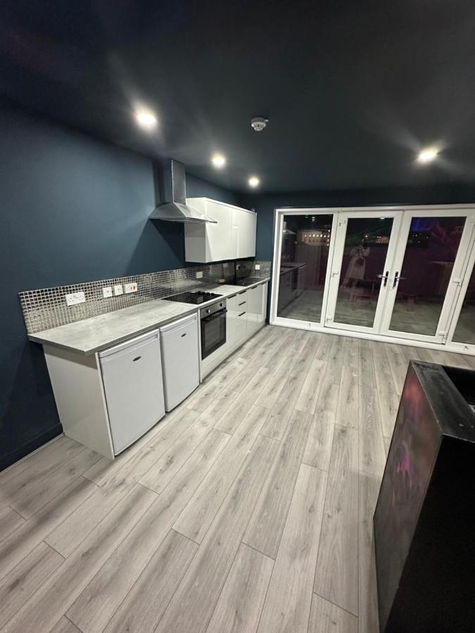 Penthouse Apartment, Sleeps 21 With Terrace Λίβερπουλ Εξωτερικό φωτογραφία